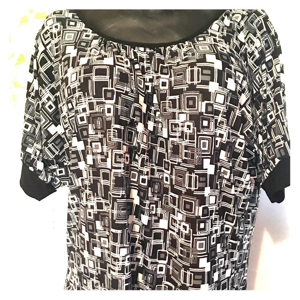 Women’s 2-3x American City Wear scoopneck crop top